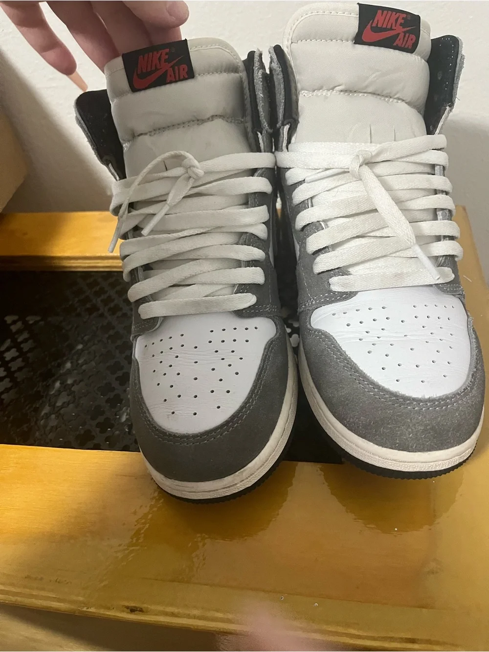 Nike Air Jordan 1 Mid - White & Gray Suede